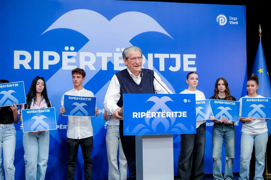 VIDEO  Berisha  Demokratët duhet të shpëtojnë vendin nga kjo bandë  Prodës iu gjet në banesë një snajper superspecial