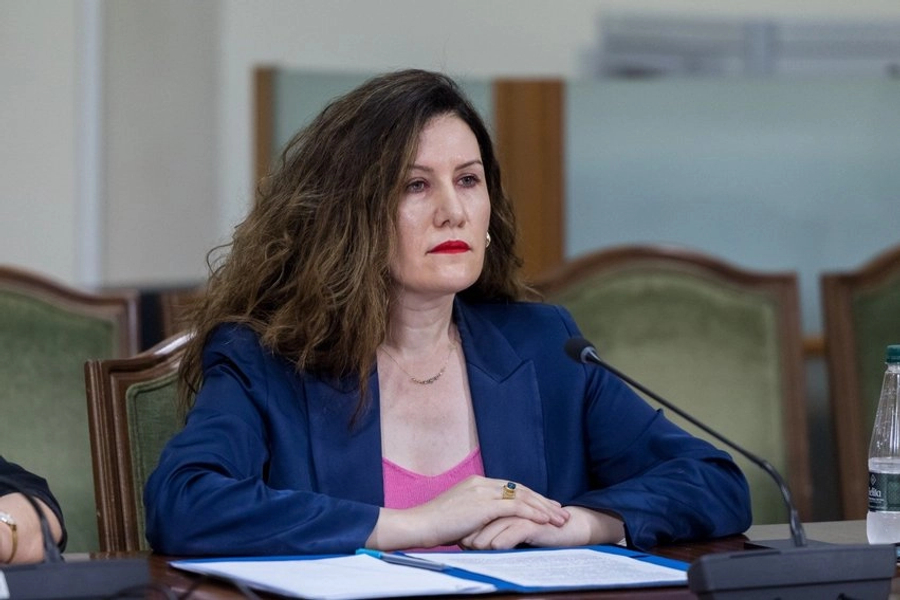 Gazetari Vudi Xhymshiti  Çfarë e lidh Baton Haxhiun me Vlora Hysenin