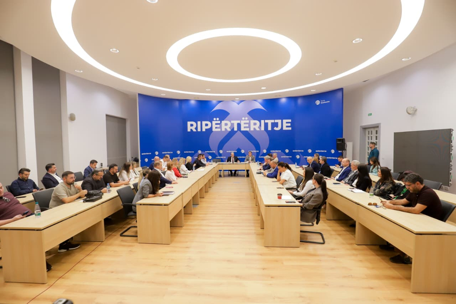 Berisha  Mbështetja e protestës qytetare  detyrë madhore e PD  Duhet të bëjmë çdo gjë për ripërtëritjen e partisë