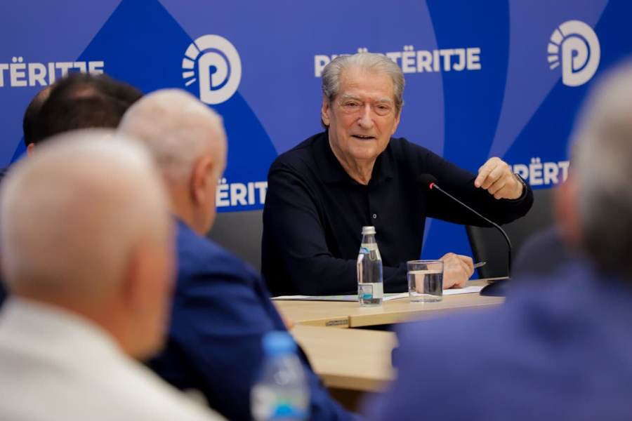 Berisha  Rama e përdori Vlora Hysenin për të rrëzuar qeverinë e Kosovës  Një raport i 2023 paralajmëroi përfshirjen e saj tek AKSHI
