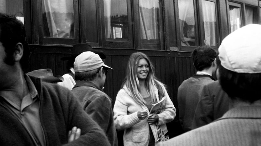 rreth-300-sende-personale-te-brigitte-bardot-dalin-ne-ankand-ne-paris-bashkeshorti-kundershton-publikisht-shitjen
