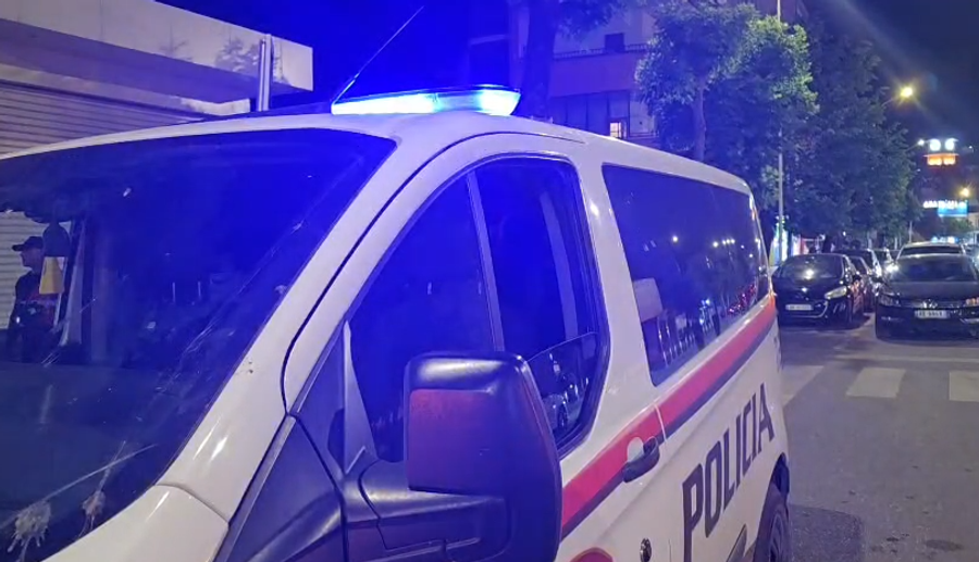 Plagosje me thikë te  Petro Nini   i riu në operacion  autori në arrati