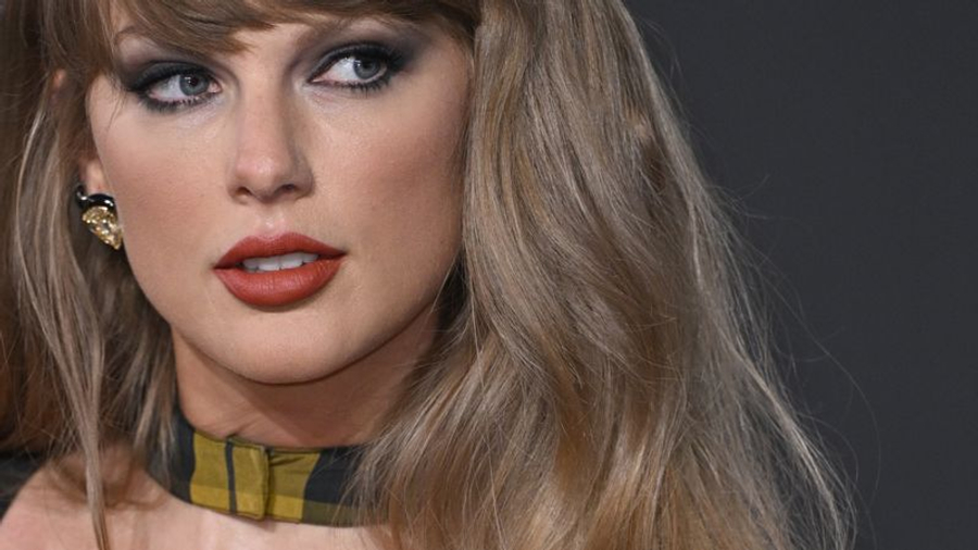 taylor-swift-surprizon-fansat-njofton-versionin-e-zgjeruar-te-albumit-the-life-of-a-showgirl