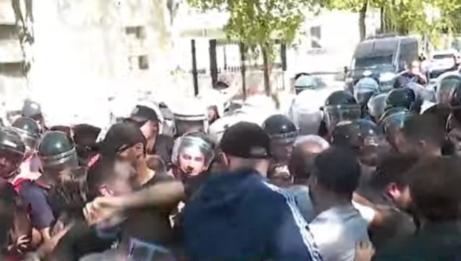 Revolta kundër Ramës  Policia shoqëron 17 protestues