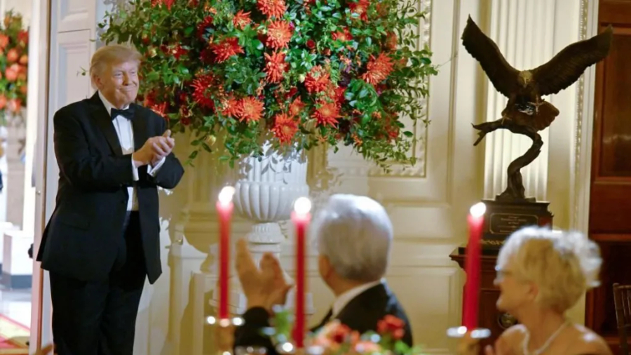 trump-i-dhuron-xi-jinping-nje-shqiponje-te-shba-se-simbolizon-shpirtin-e-lire-te-amerikes