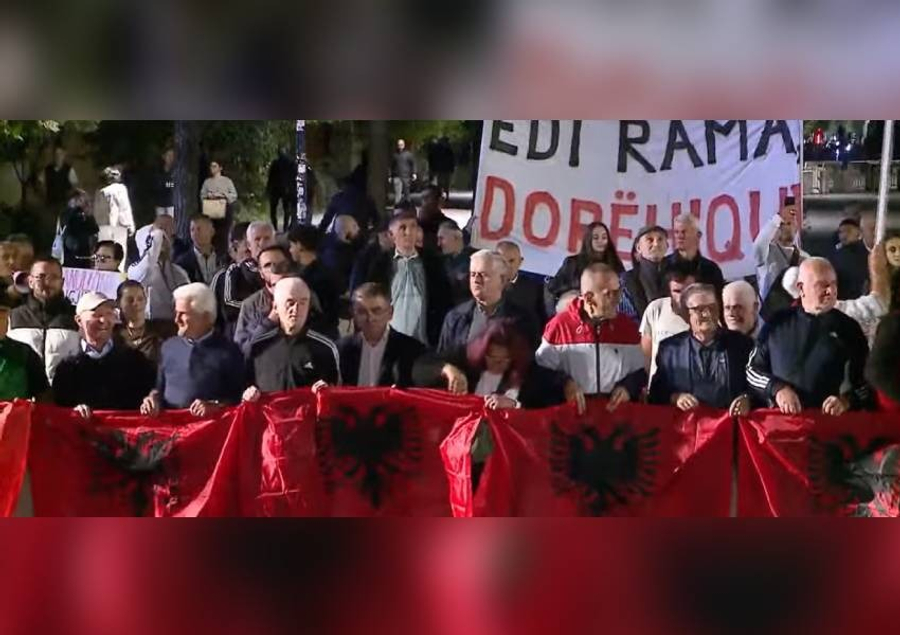  Rama jepe dorëheqjen   Protestuesit nisin marshimin drejt Kryeministrisë në qëndresën e 118 të