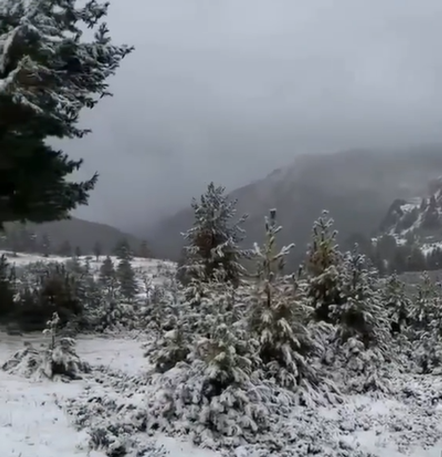 Qarku Kukës nën reshje shiu e bore  gurë e dhera në disa akse rrugore