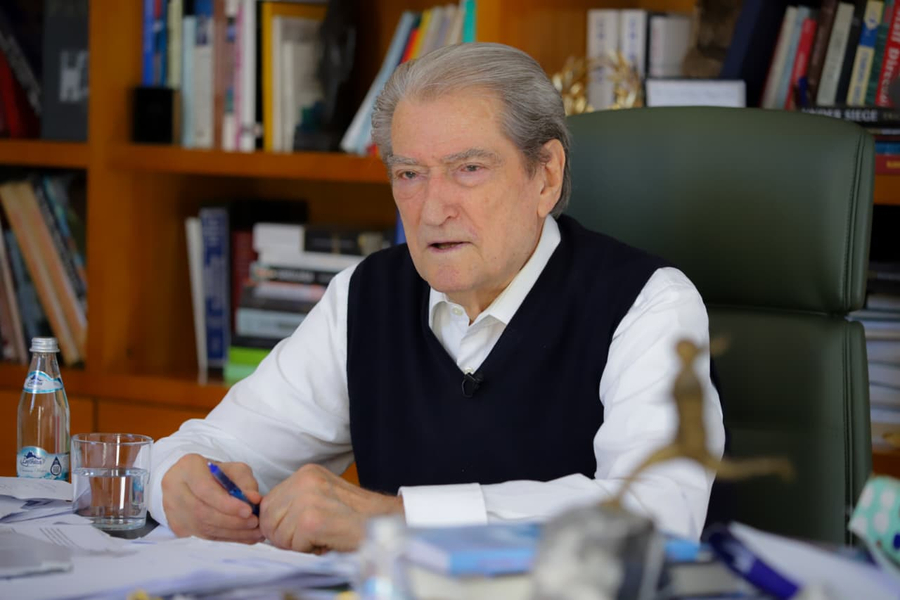 Berisha  Foltoret e Ripërtëritjes në Vlorë dhe Elbasan dëshmuan se orteku i opozitës po rritet çdo ditë