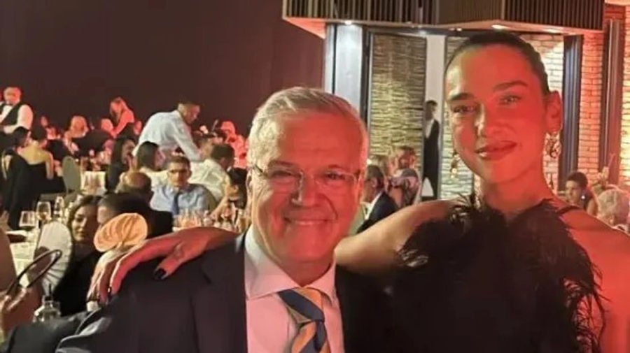 Dani publikon fotografinë me Duan nga dasma në Kosovë  Fat i madh që të kemi ty