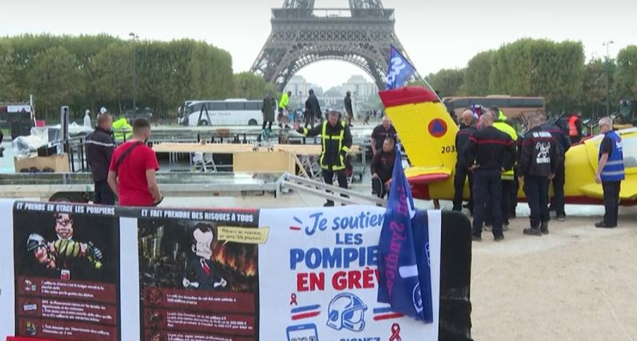 Protestë pranë kullës Eiffel  zjarrfikësit francezë kërkojnë më shumë mjete për të përballuar zjarret masive