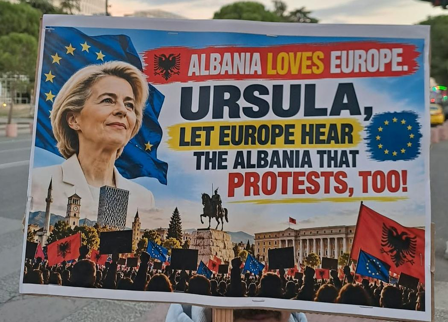 Pankartat/ Qytetarët mesazh për Von der Leyen: Lëre Europën të dëgjojë edhe Shqipërinë që proteston!